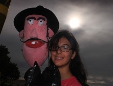 Foto 6 - El PAN XII comienza con el entierro de una obra del artista Paulo R. Ferreirim Carneiro