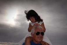 Foto 5 - El PAN XII comienza con el entierro de una obra del artista Paulo R. Ferreirim Carneiro