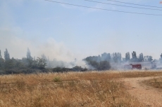 Foto 4 - Un incendio en Santa Marta moviliza a los Bomberos y a la Policía Local horas antes del inicio de...