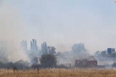 Foto 3 - Un incendio en Santa Marta moviliza a los Bomberos y a la Policía Local horas antes del inicio de...