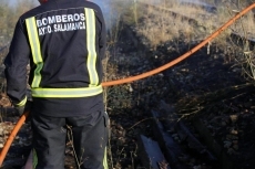 Foto 6 - Un incendio genera una gran humareda en toda la margen izquierda del Tormes