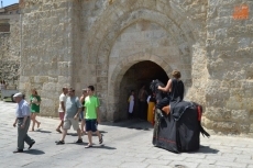 Foto 5 - Calurosa mañana en el Mercado Medieval, animado por los pasacalles