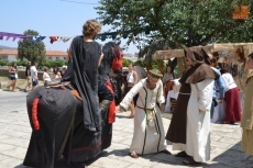 Foto 3 - Calurosa mañana en el Mercado Medieval, animado por los pasacalles