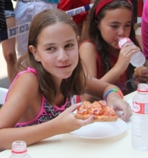 Foto 5 - Premiados con productos ibéricos los ganadores del concurso 'Tragapizza'