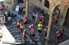 Foto 4 - La X Ruta a Extremadura en Bici concluye su 1ª etapa en la Plaza Mayor