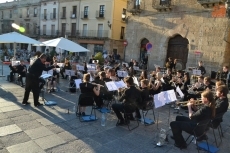 Foto 3 - Brillante concierto de la Suffolk Youth Wind Band en plena Plaza Mayor