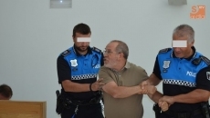 Foto 3 - El alcalde de Santa Marta "pierde los papeles" y expulsa del pleno a los dos concejales de IU