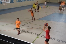 Sue&ntilde;os deportivos a 3,05 metros de altura de la mano del Baloncesto Fuenlabrada