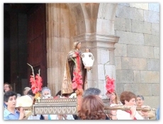 Las mujeres de la localidad recuperan la procesión de la Virgen del Carmen