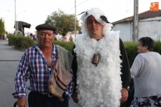 Foto 4 - El desfile de carrozas llena de colorido y animación las calles