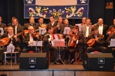 Foto 6 - La Rondalla triunfa también el Martes Mayor con su imagen más formal