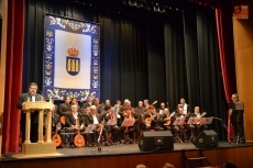 Foto 4 - La Rondalla triunfa también el Martes Mayor con su imagen más formal