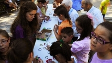 Foto 6 - Los más pequeños de divierten y aprenden en el taller de pulseras de goma