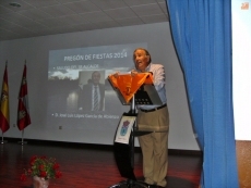 Foto 5 - Los paisajes y gentes se entremezclan en el pregón de Raúl Tapia