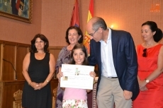 Foto 4 - Los ganadores de los concursos del Martes Mayor recogen sus premios