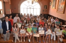 Foto 3 - Los ganadores de los concursos del Martes Mayor recogen sus premios