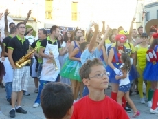 Foto 6 - Color y creatividad en un multitudinario desfile de peñas