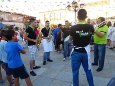 Foto 4 - Color y creatividad en un multitudinario desfile de peñas