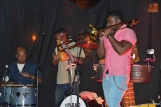 Foto 5 - El público se arranca a bailar salsa en el concierto de Dani & Ch y Código Habana