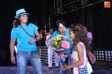 Foto 4 - Apoteósico desfile de peñas con El Bolillón en un pregón de sonetos de humor