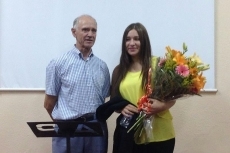 El alcalde, Pedro Sánchezz, y la pregonera, Celia Agudo