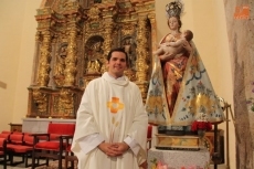Foto 3 - Emocionante y concurrida primera misa de Alfonso González en la iglesia de San Pedro 