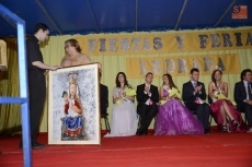 Foto 5 - Carmen Pérez lucirá con orgullo la corona de las fiestas 2014 hasta el próximo año