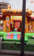 Foto 4 - Cientos de menores disfrutan de las atracciones de Divertilandia