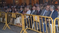 Foto 6 - El sentimiento 'Eres Pe&ntilde;aranda' y la Comparsa hacen vibrar a la ciudad durante el inicio de las...