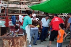 Foto 4 - Más de 200 personas dan cuenta de un asado de churra en el preámbulo de las fiestas 