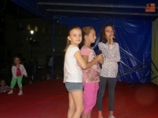 Foto 4 - Fervor en la entrega de la Cruz de la Misión ante la Virgen de la Yedra