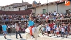 Foto 3 - Las peñas pondrán toda la animación a las Fiestas del Toro tras el popular desfile de esta noche