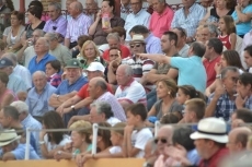 Foto 5 - Oreja para Juan de Dios y ovaci&oacute;n para Joao Pedro en una novillada sin pena ni gloria