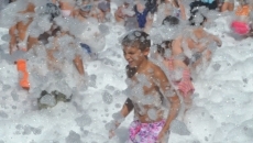 Foto 5 - Solidaridad con Cruz Roja y la Fiesta de la Espuma centran la primera mitad del jueves de ferias