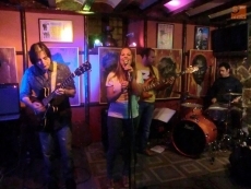 Q and the Moonstones/FOTO: Raúl Hernández