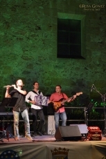 Foto 4 - Broche de oro de Etnohelmántica con el acordeonista Raúl Díaz 