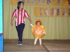 Foto 6 - Divertido y animado Concurso de Disfraces con espectáculo en la Plaza Mayor