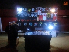Puestos de venta de camisetas/FOTO: Raúl Hernández