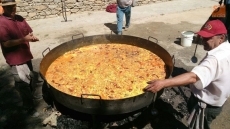 Foto 6 - Cientos de santeños despiden a San Bartolo con la comida de confraternidad en El Tejar