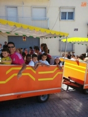 Foto 3 - Niños y mayores se divierten en el Gran Parque de Atracciones instalado en la Plaza Mayor