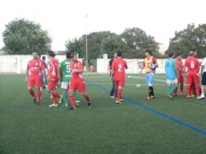 Foto 5 - El Guijuelo se estrena ante su afici&oacute;n con victoria