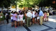 Los m&aacute;s peque&ntilde;os de divierten y aprenden en el taller de pulseras de goma