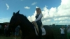 Foto 2 - La vedette Norma Duval participa en el encierro a caballo de las fiestas
