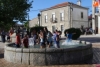 Foto 2 - El tradicional chapuzón en la fuente marca el inicio de las fiestas de las Madrinas