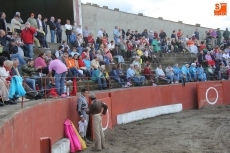 Foto 6 - Las peñas ponen la animación al último de los festejos taurinos de las fiestas