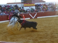 Foto 3 - Oscar Mota, tres orejas en Villoria