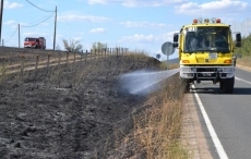 Foto 4 - Un incendio calcina el entorno del Barrio de la Rana