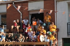 Foto 3 - Las peñas dicen adiós a las fiestas con un vistoso festejo y la actuación de copla de Antonio...