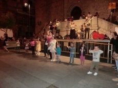 Foto 3 - El grupo de música tradicional ‘Folk on Crest’ ameniza las últimas horas de fiestas