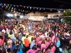 Foto 4 - Los villorejos se despiden de las fiestas con su original 'Nochevieja'